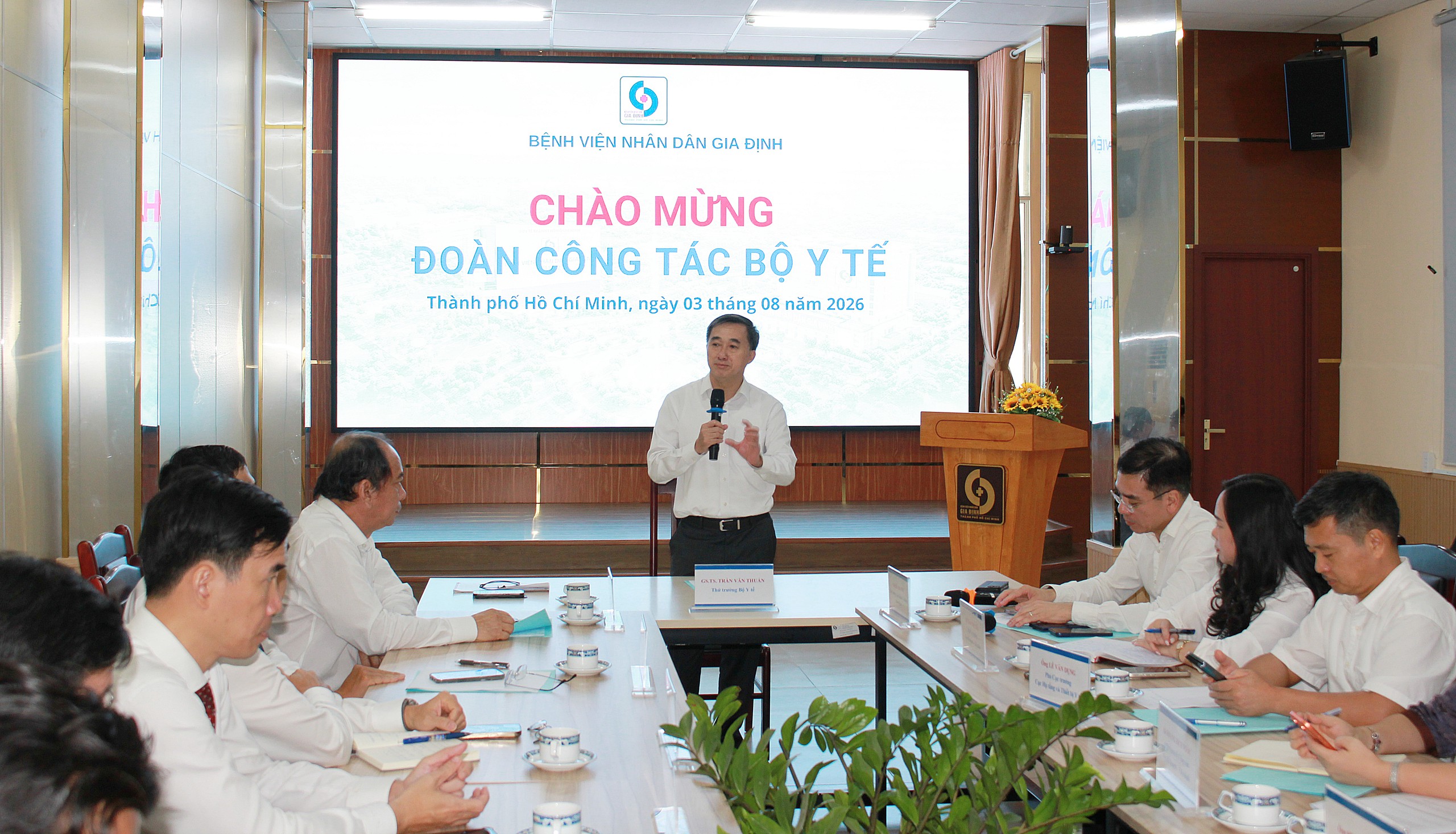 img5600-17857491888691830860318 Thứ trưởng Trần Văn Thuấn