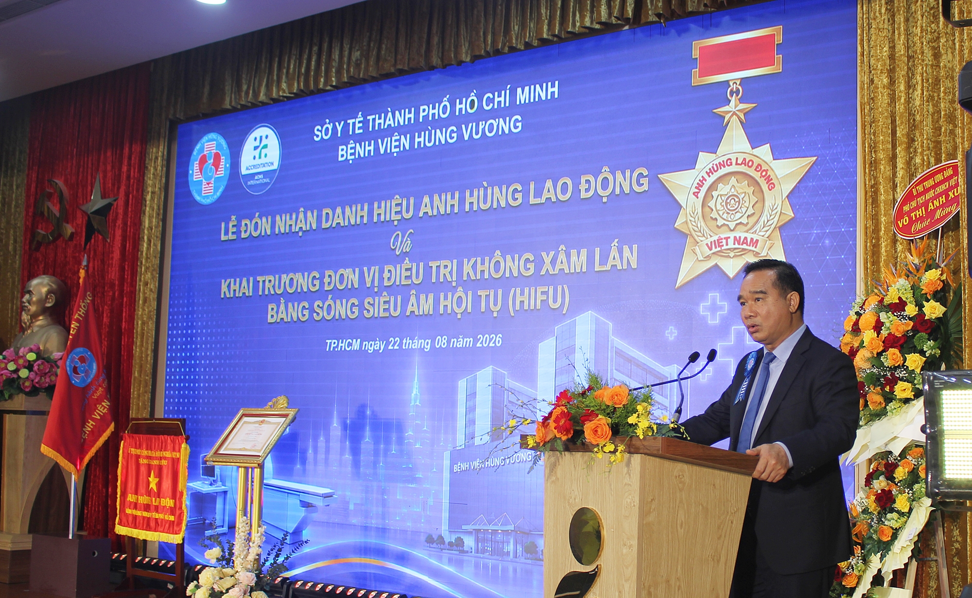 img5839-1787392160513889619001 Bệnh viện Hùng Vương đón nhận danh hiệu Anh hùng Lao động- Ảnh 4.
