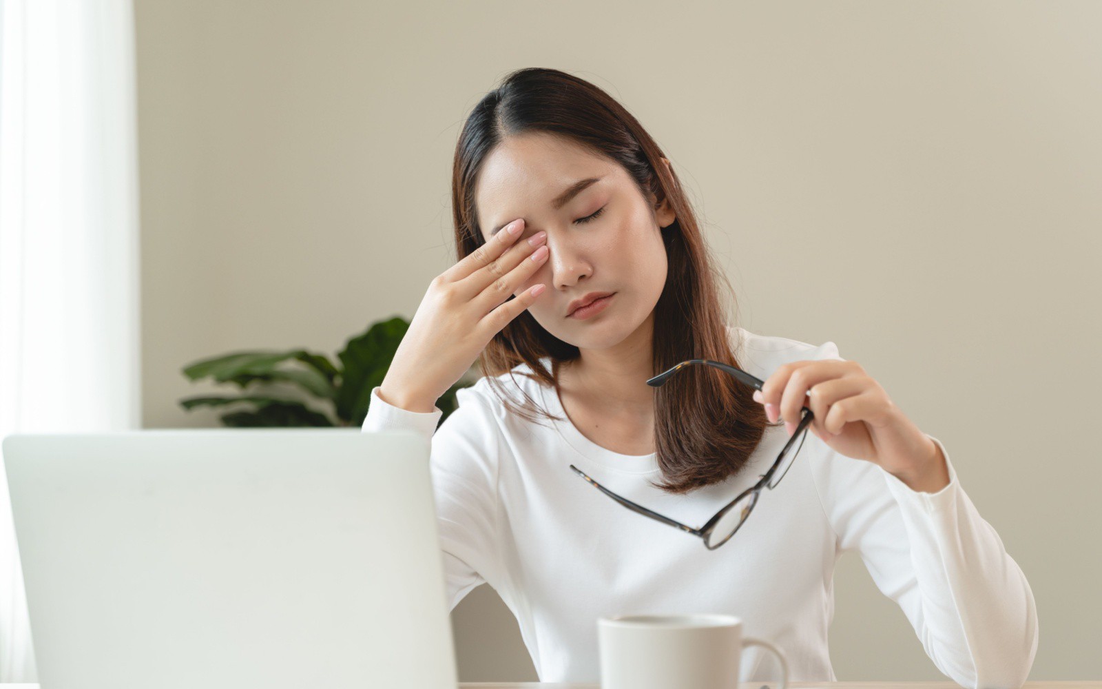 Chăm Sóc Đôi Mắt Ở Người Cao Tuổi: 7 Thói Quen Giúp Giảm Khô Mắt