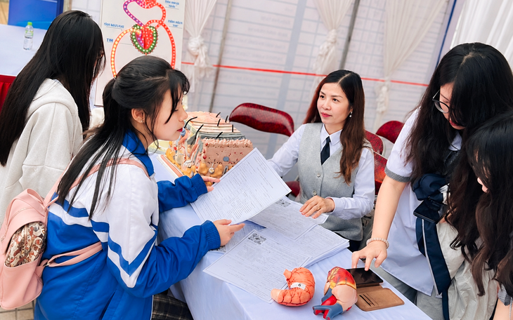 Đề xuất bổ sung đối tượng miễn học phí, giữ nguyên trần học phí- Ảnh 2.