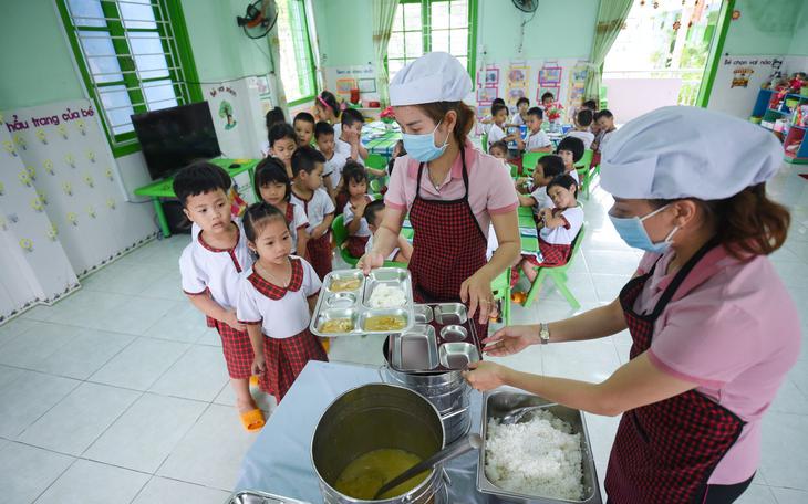 Hà Nội tổ chức quy trình bữa ăn bán trú