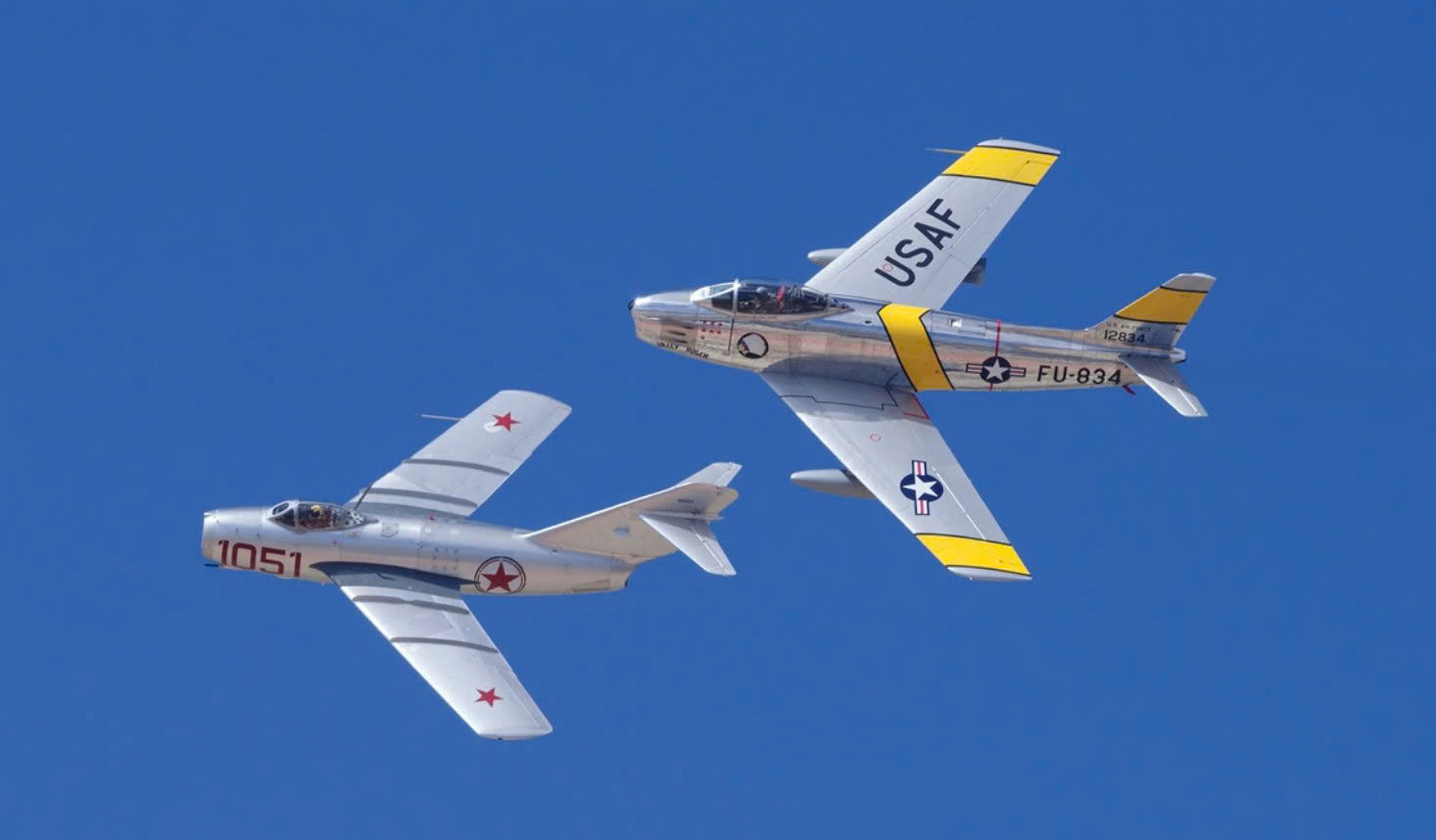 mot-chiec-f-86-sabre-va-mot-chiec-mig-15-bay-canh-nhau-1786505009011499980991 F-86 Mỹ và MiG-15 Liên Xô: Màn đối đầu làm nên huyền thoại không chiến- Ảnh 1.