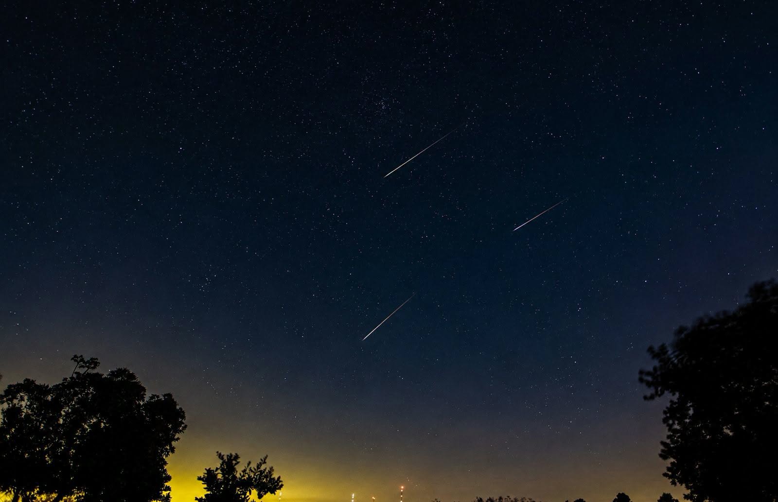 Mưa sao băng Perseids tiếp tục thắp sáng bầu trời đêm trong những ngày tới- Ảnh 1.