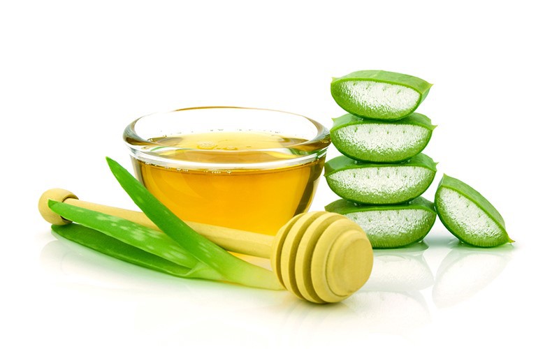 Nên chọn nha đam hay rau má để phục hồi làn da tổn thương - Ảnh 2.