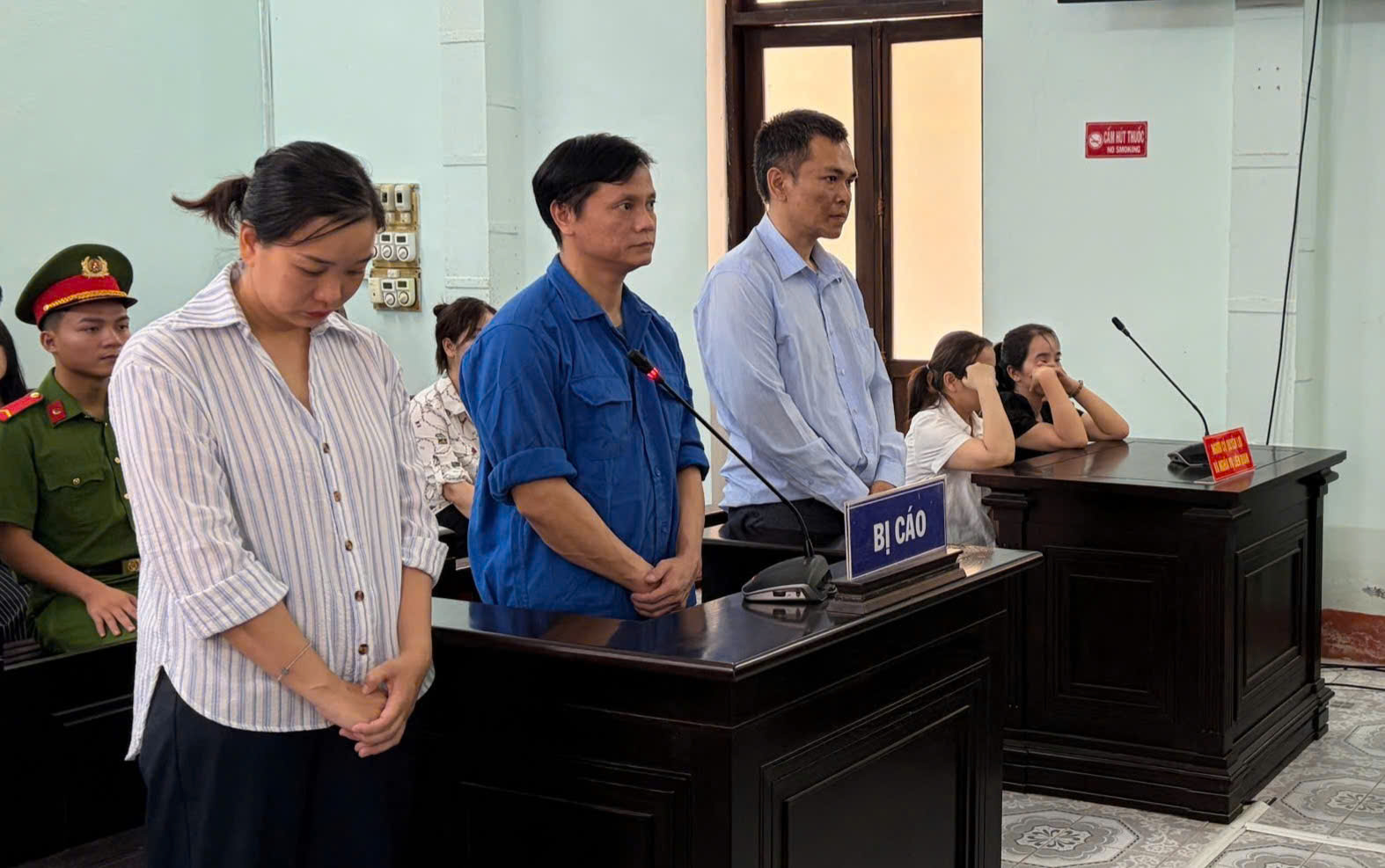 Ba cựu cán bộ phường ở Huế lĩnh án Ba cựu cán bộ phường ở Huế lĩnh án