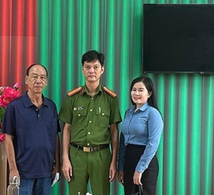 nhan-tai-san-178583477054330880538 Một người đàn ông nhận lại gần nửa tỷ đồng chuyển khoản nhầm- Ảnh 1.