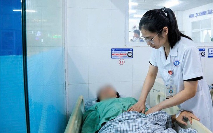 Đang làm đồng bất ngờ đột quỵ, bác sĩ khuyên không bỏ lỡ 'giờ vàng' - Ảnh 2.