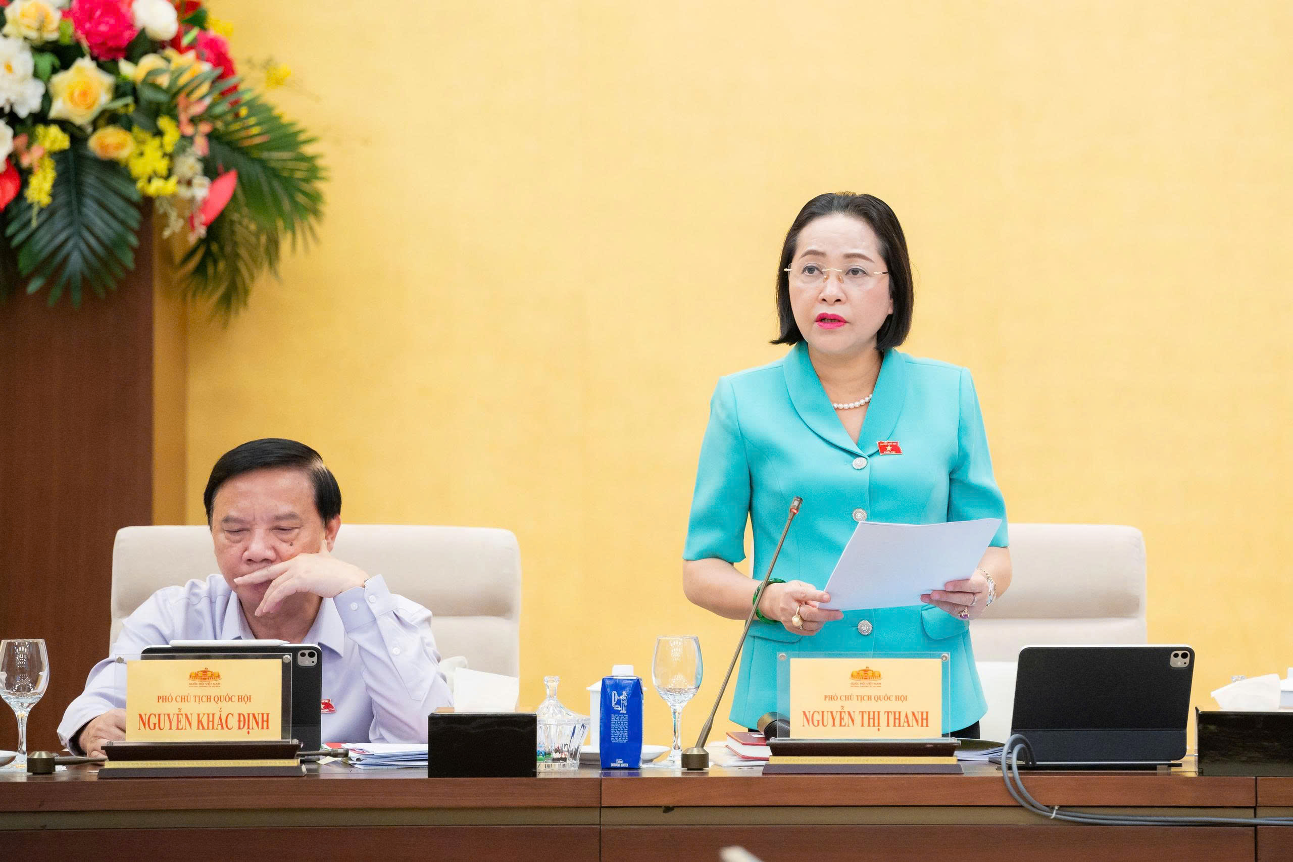 Thắt Chặt Kiểm Soát Xuất Bản Nhạy Cảm: Các Đề Xuất Mới Nhất