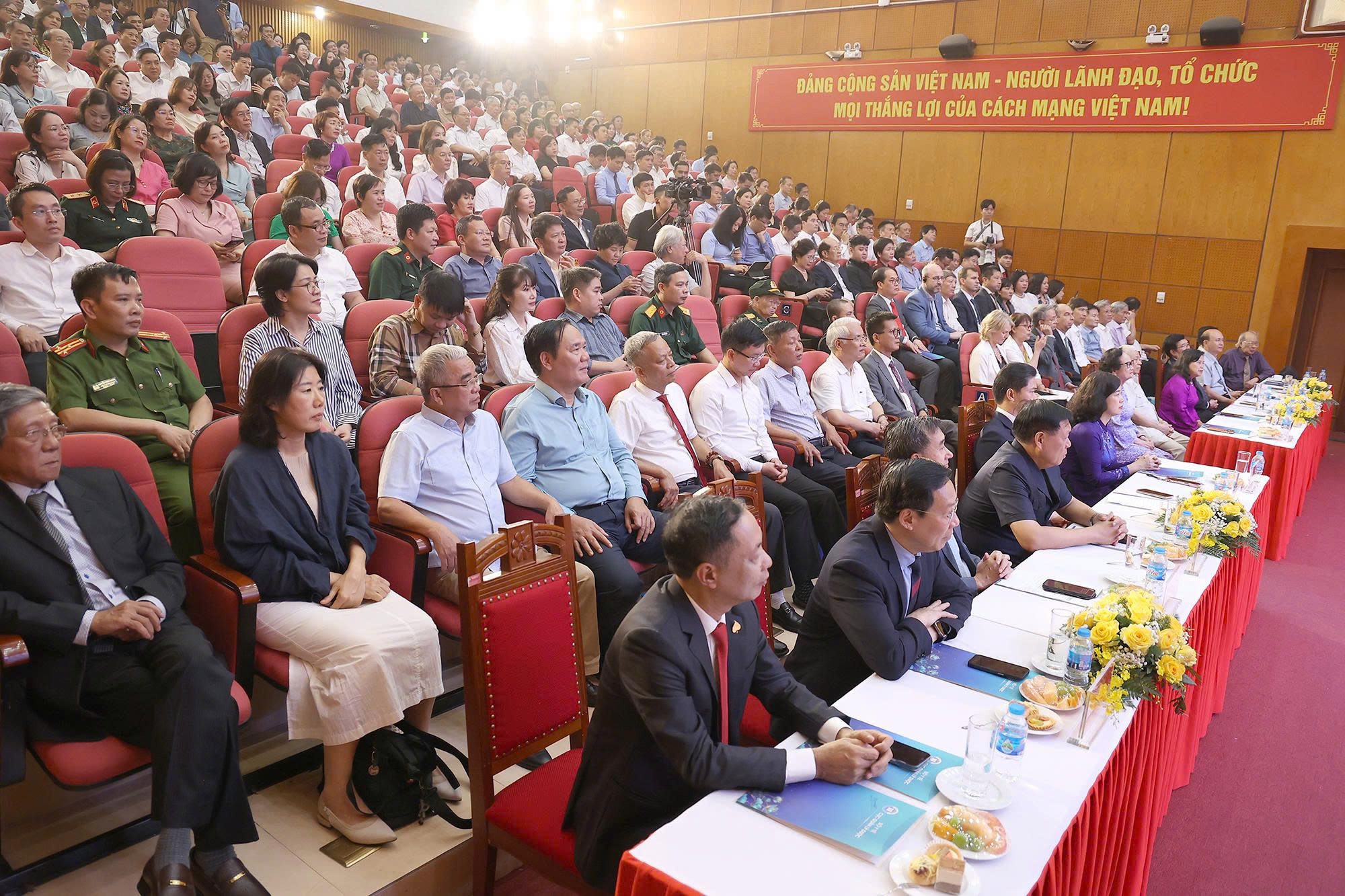 quang-canh-78-1786112555050693086349 Bộ trưởng Đào Hồng Lan: Tiếp tục hoàn thiện thể chế, phát triển ngành dược ngang tầm khu vực- Ảnh 3.