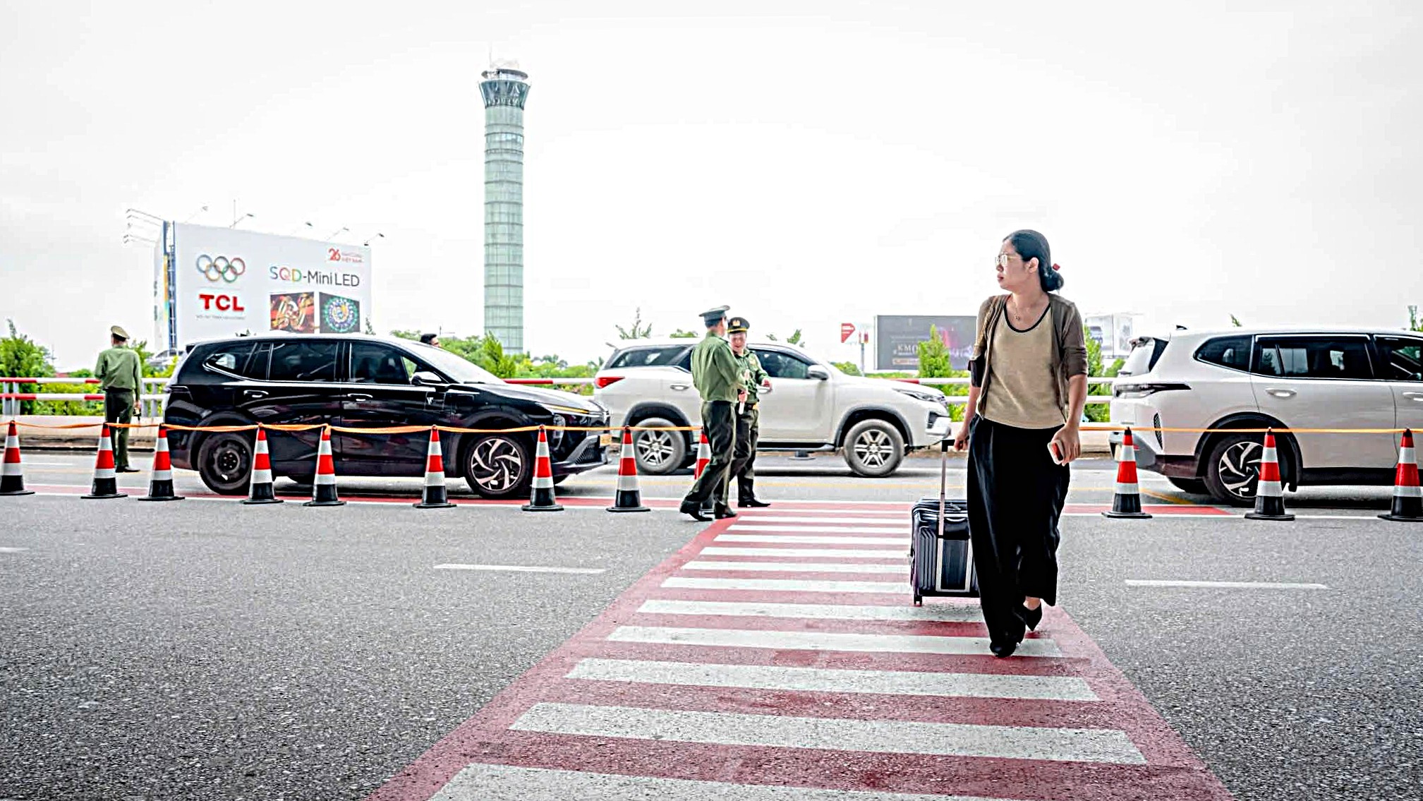 Nguy Cơ Tại Sân Bay Nội Bài: Cách Nhận Biết và Phòng Tránh Hành Vi Chèo Kéo