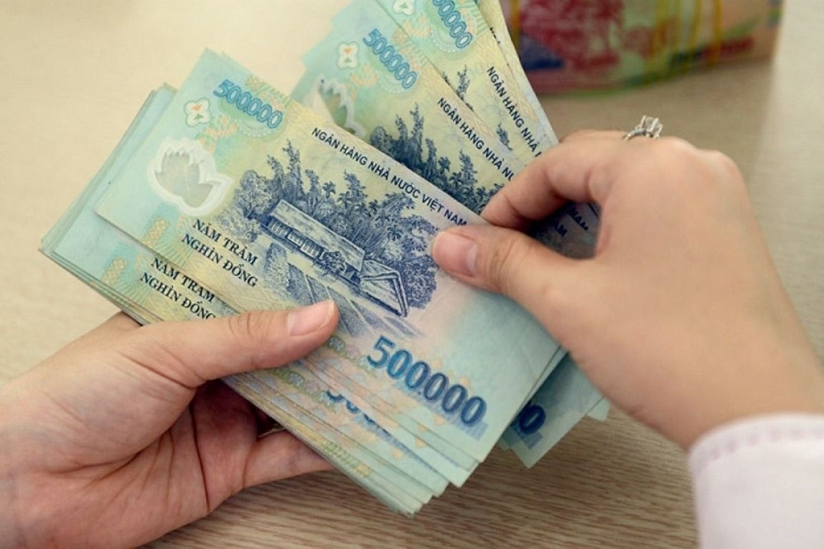 tang-luong-1787028483406348509286 Sẽ điều chỉnh tiền lương khu vực công, lương tối thiểu năm 2027 tăng 7,8% - Ảnh 1.