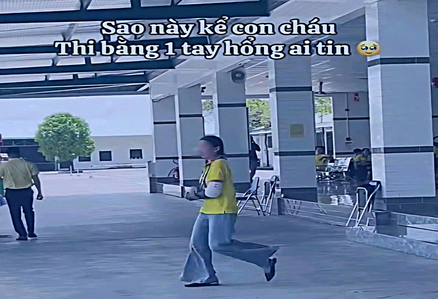 Khám Phá Thực Hư Clip Phụ Nữ Thi Lái Xe Với Cánh Tay Bó Bột