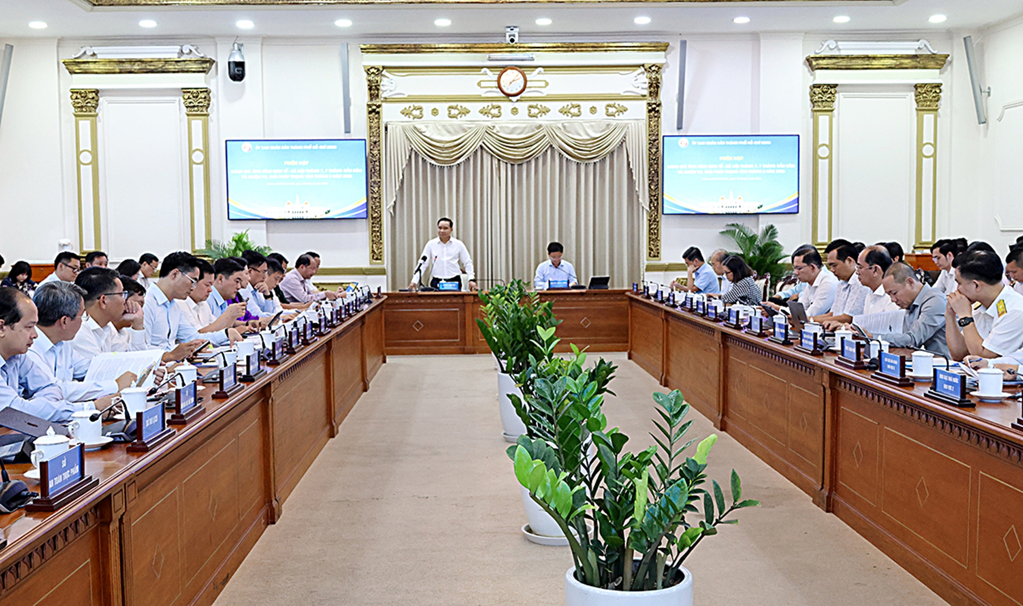 toancanhhnt8-17865829006241177483792 TPHCM: Tăng trưởng kinh tế khả quan, nhưng áp lực vẫn lớn - Ảnh 1.