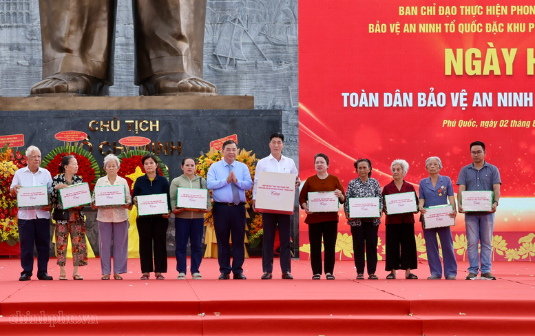 Phó Thủ tướng: Xây dựng Phú Quốc trở thành đơn vị kiểu mẫu về an ninh, trật tự- Ảnh 3.