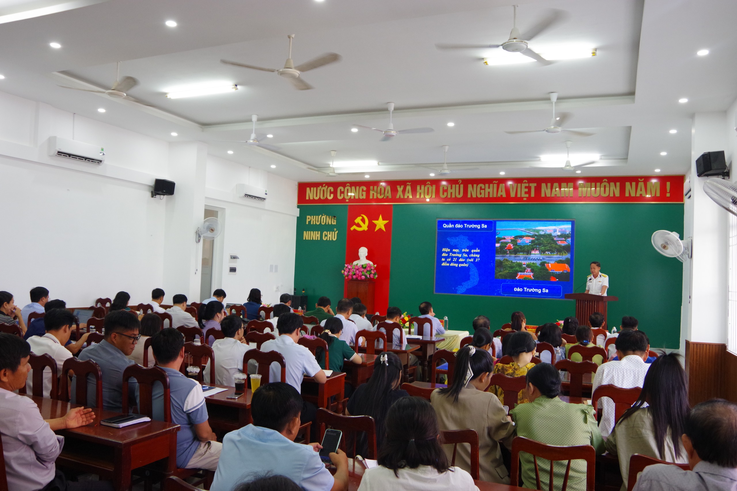 truyen-1-1787303727659152136092 Trang bị kiến thức biển đảo cho nhiều cán bộ tổ dân phố - Ảnh 1.