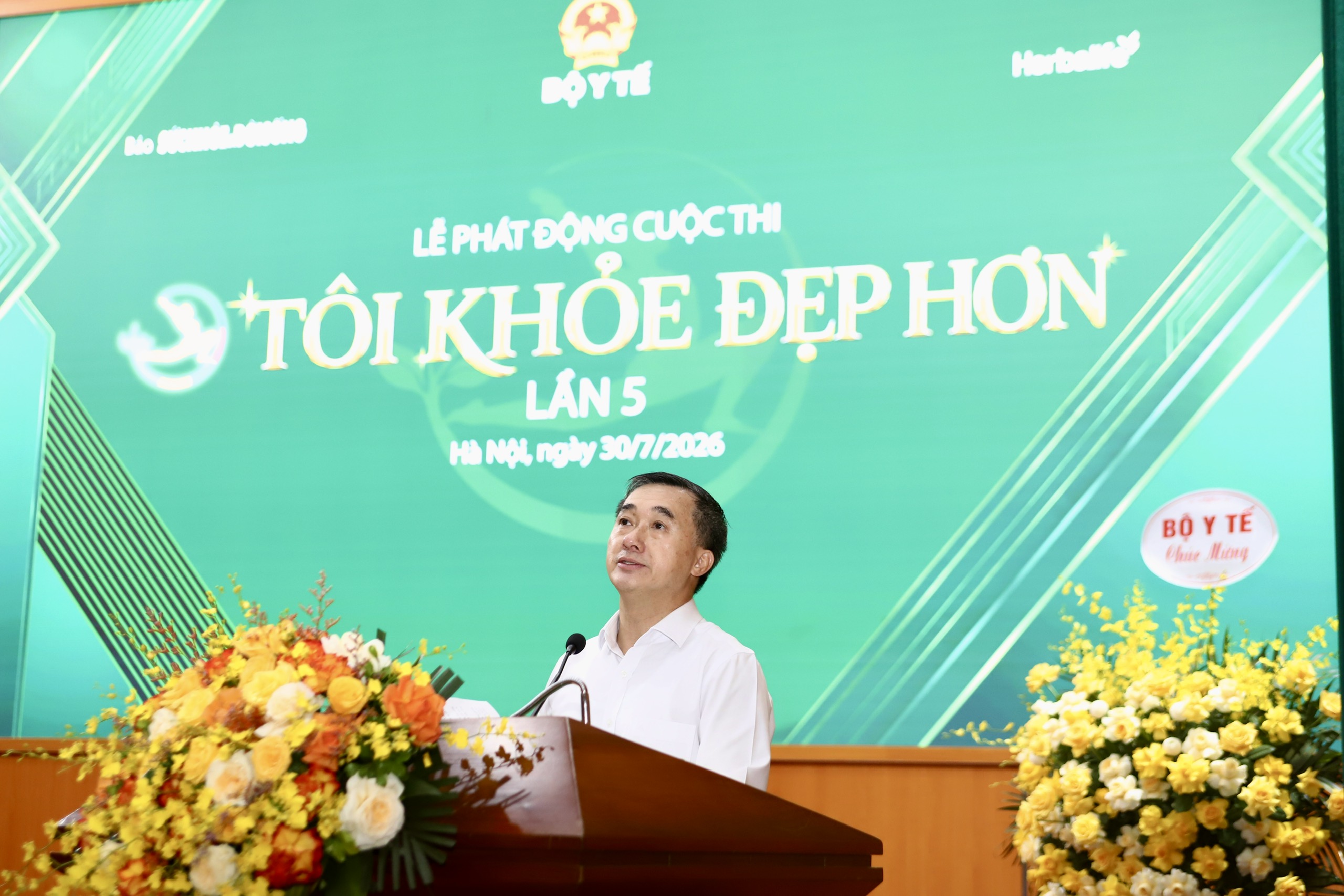 Thứ trưởng Bộ Y tế Trần Văn Thuấn trình bày tại buổi lễ. Thứ trưởng Bộ Y tế Trần Văn Thuấn trình bày tại buổi lễ.