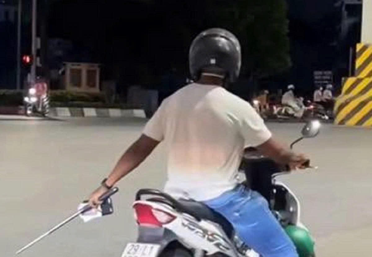 Tình Huống Đáng Lo Ngại: Người Ngoại Quốc Gây Rối Trên Đường Phố Hà Nội