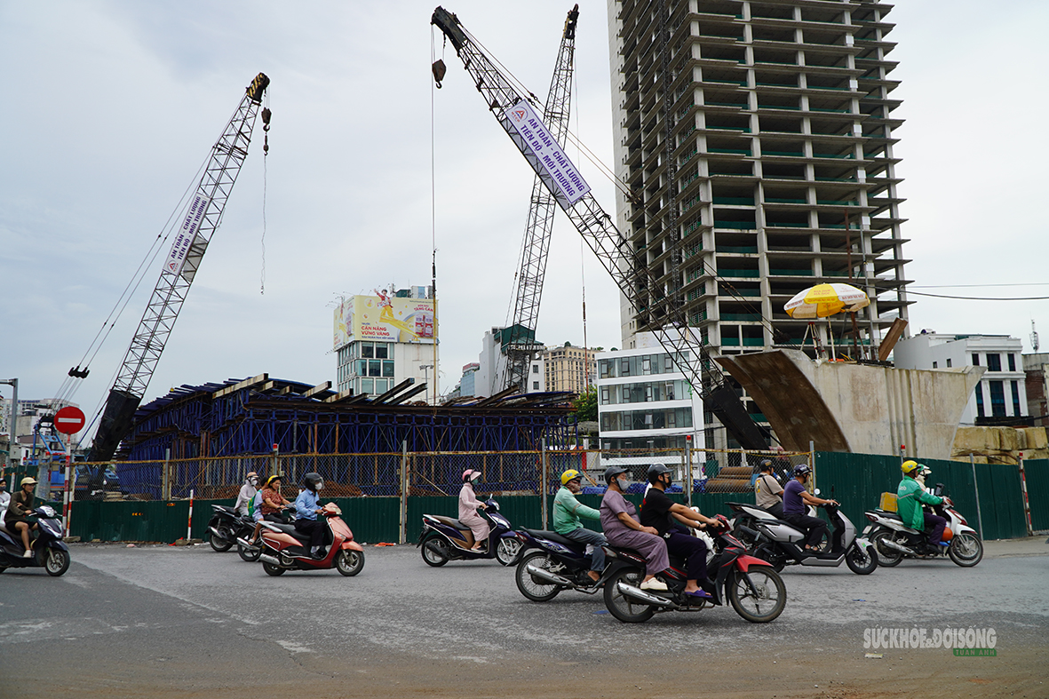 vanh-dai-1-tang-toc-tuyen-duong-hon-22-km-dan-thanh-hinh10-17857179272751056131556 Cận cảnh tuyến Vành đai 1 dài hơn 2,2 km đang thi công ở Hà Nội- Ảnh 10.