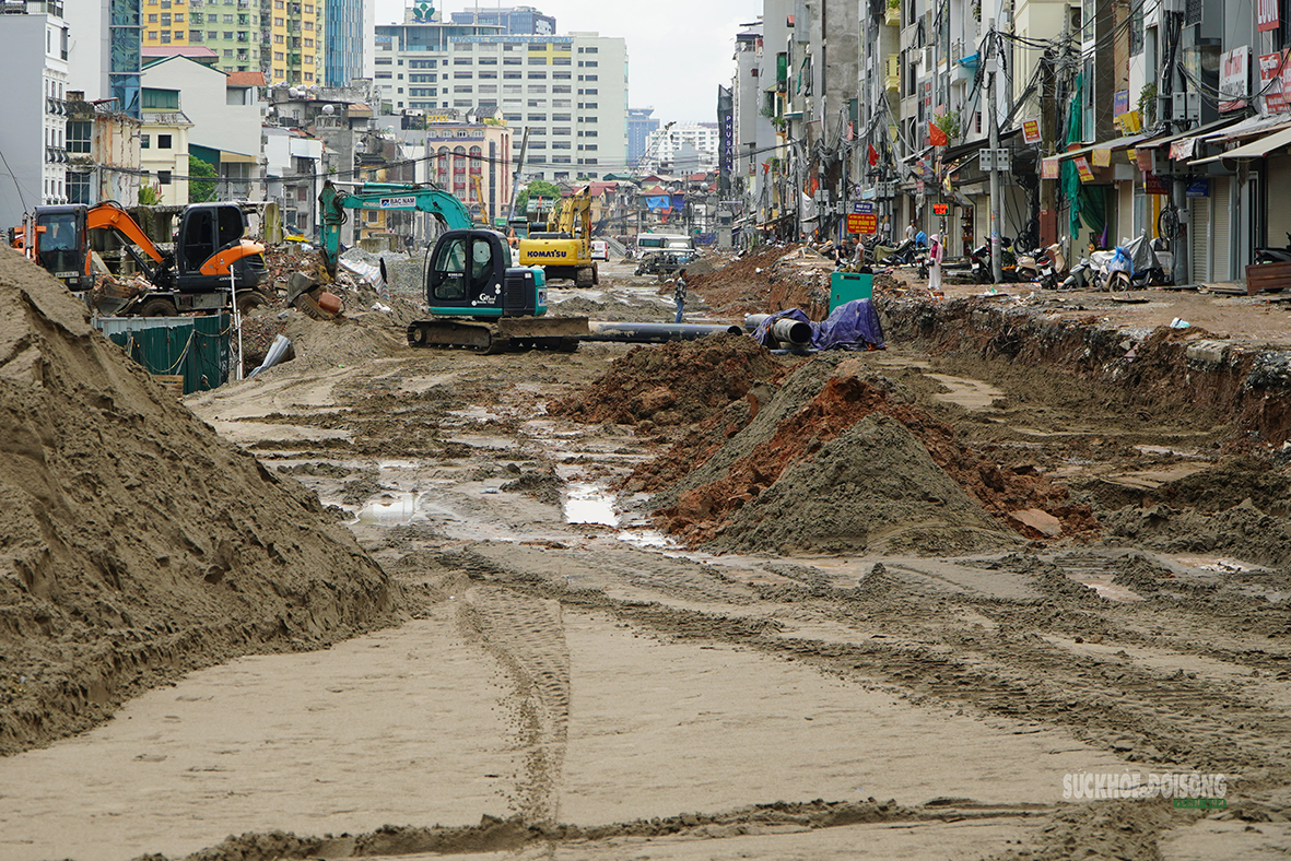 vanh-dai-1-tang-toc-tuyen-duong-hon-22-km-dan-thanh-hinh8-1785717877612960902470 Cận cảnh tuyến Vành đai 1 dài hơn 2,2 km đang thi công ở Hà Nội- Ảnh 8.