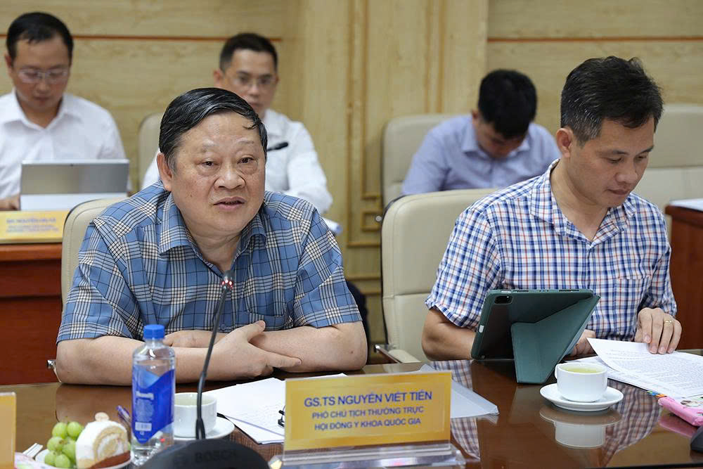 Bộ trưởng Đào Hồng Lan tại phiên họp Bộ trưởng Đào Hồng Lan tại phiên họp