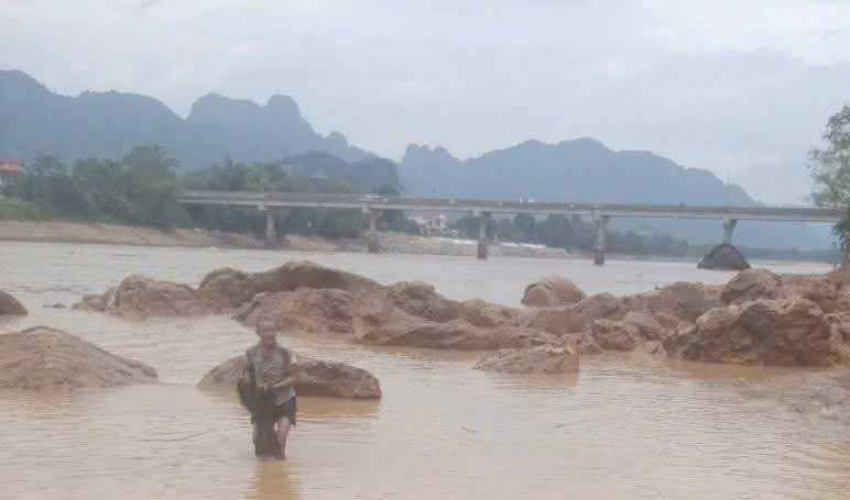 Sụt mực nước hồ Cẩm Thủy gây thiệt hại hàng tấn cá nuôi: diễn biến, hậu quả và những việc đang thực hiện