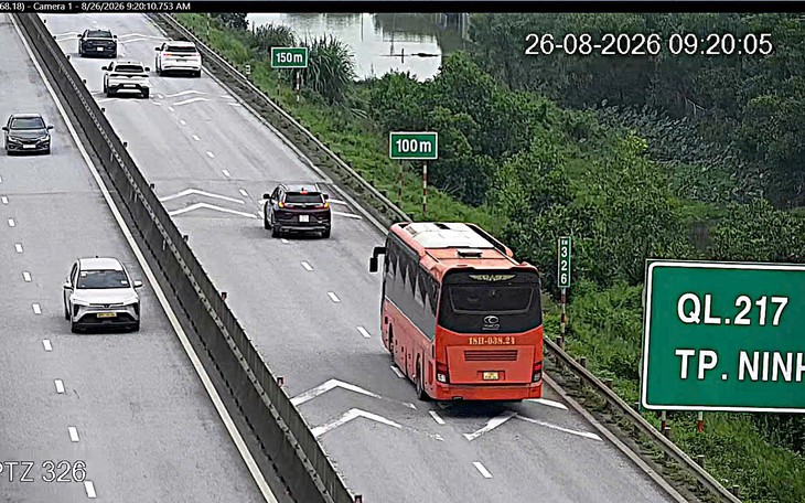 Giải Pháp Hiệu Quả Để Xử Lý Nạn Xe Chậm Trên Cao Tốc - Ảnh 1.