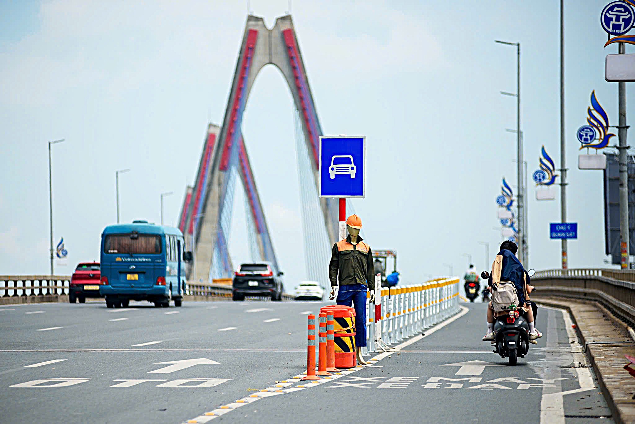 Hà Nội Tăng Cường Biện Pháp An Toàn Giao Thông Trên Các Cây Cầu