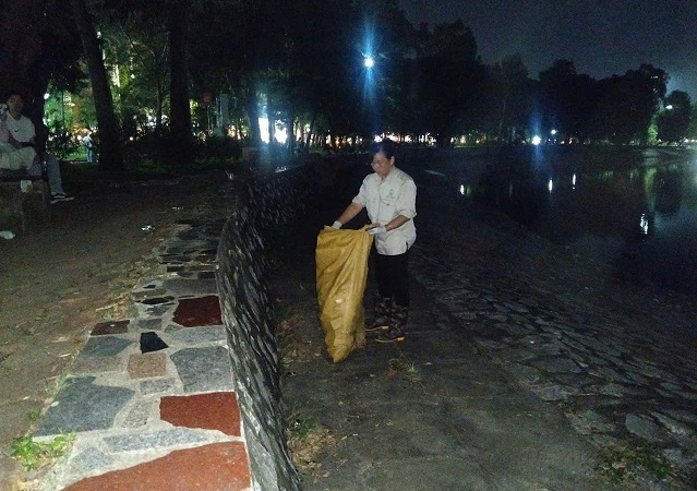 Thức trắng đêm sau màn pháo hoa rực rỡ để công viên sạch đẹp lúc bình minh- Ảnh 5.