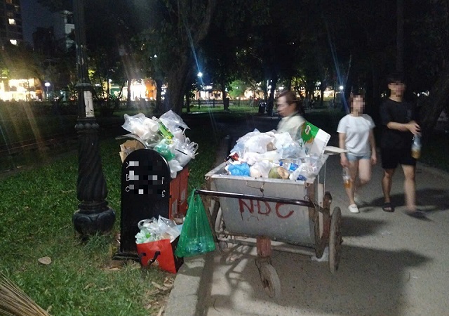 Thức trắng đêm sau màn pháo hoa rực rỡ để công viên sạch đẹp lúc bình minh- Ảnh 8.