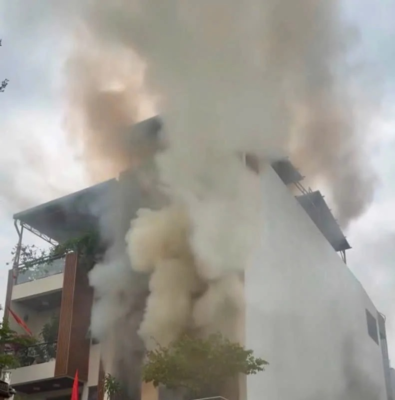 Cứu nạn trong vụ cháy nhà tại Khánh Hòa - Ảnh 2.