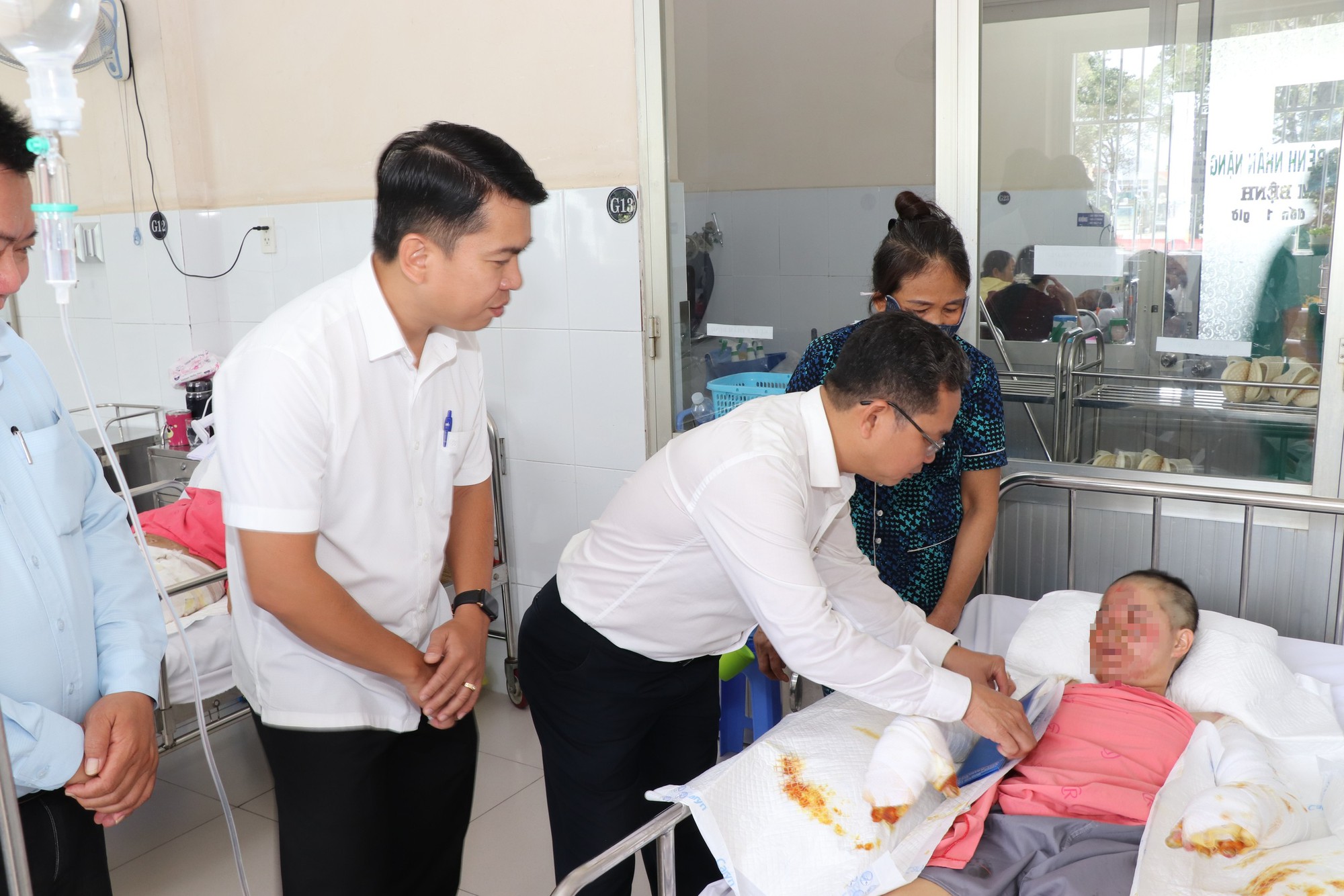 base64-17887610567071656829166 TPHCM hỗ trợ nạn nhân trong vụ cháy tại Đông Hưng Thuận khiến 2 người tử vong- Ảnh 1.