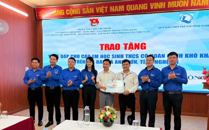 Thủ tướng yêu cầu rà soát chính sách hỗ trợ học sinh khó khăn trên toàn quốc- Ảnh 2.