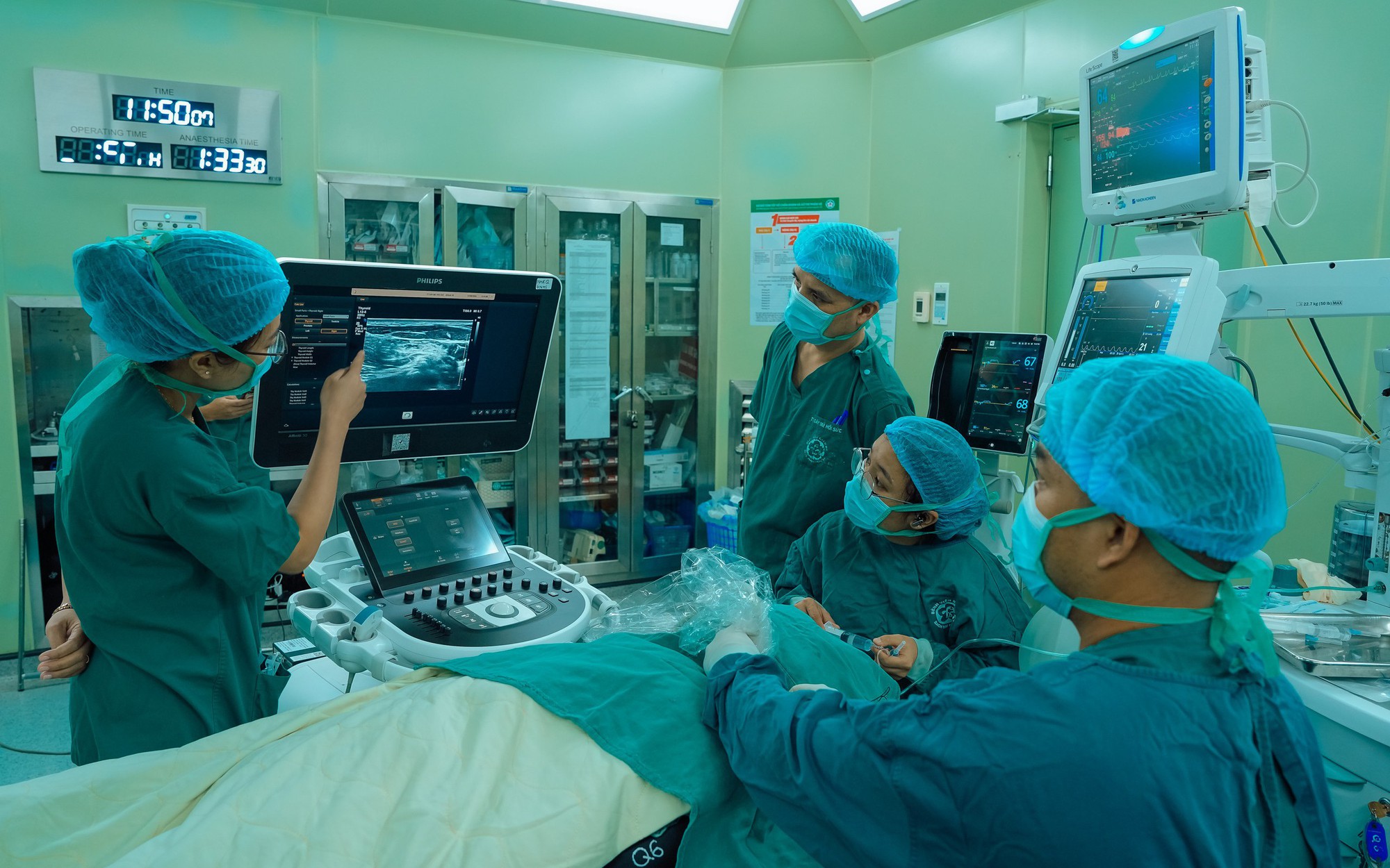 Khi thời gian quyết định: cứu sống bệnh nhân vỡ tim và ca ghép tim thay đổi số phận