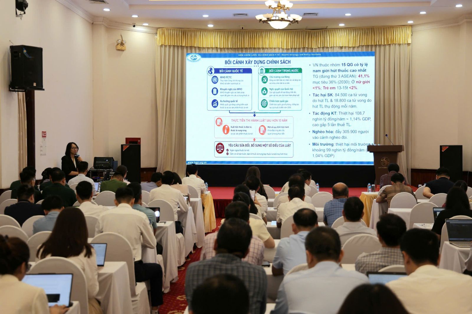 Hình ảnh liên quan đến quy định cấm trưng bày thuốc lá Hình ảnh liên quan đến quy định cấm trưng bày thuốc lá