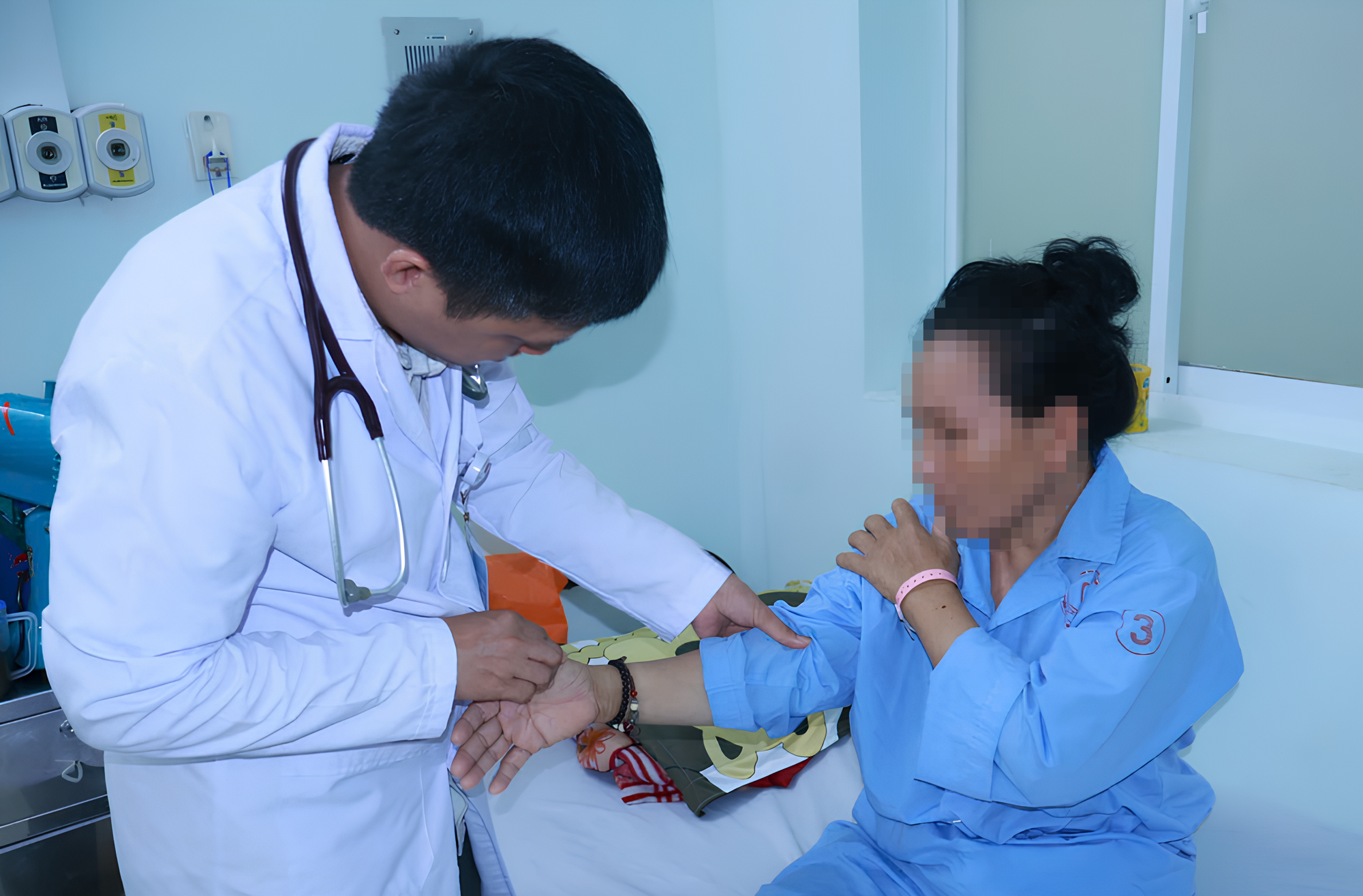 tham-kham-tmct-1788945108973292589747 Cứu sống người phụ nữ 51 tuổi sau cơn sốc tim nguy kịch- Ảnh 1.